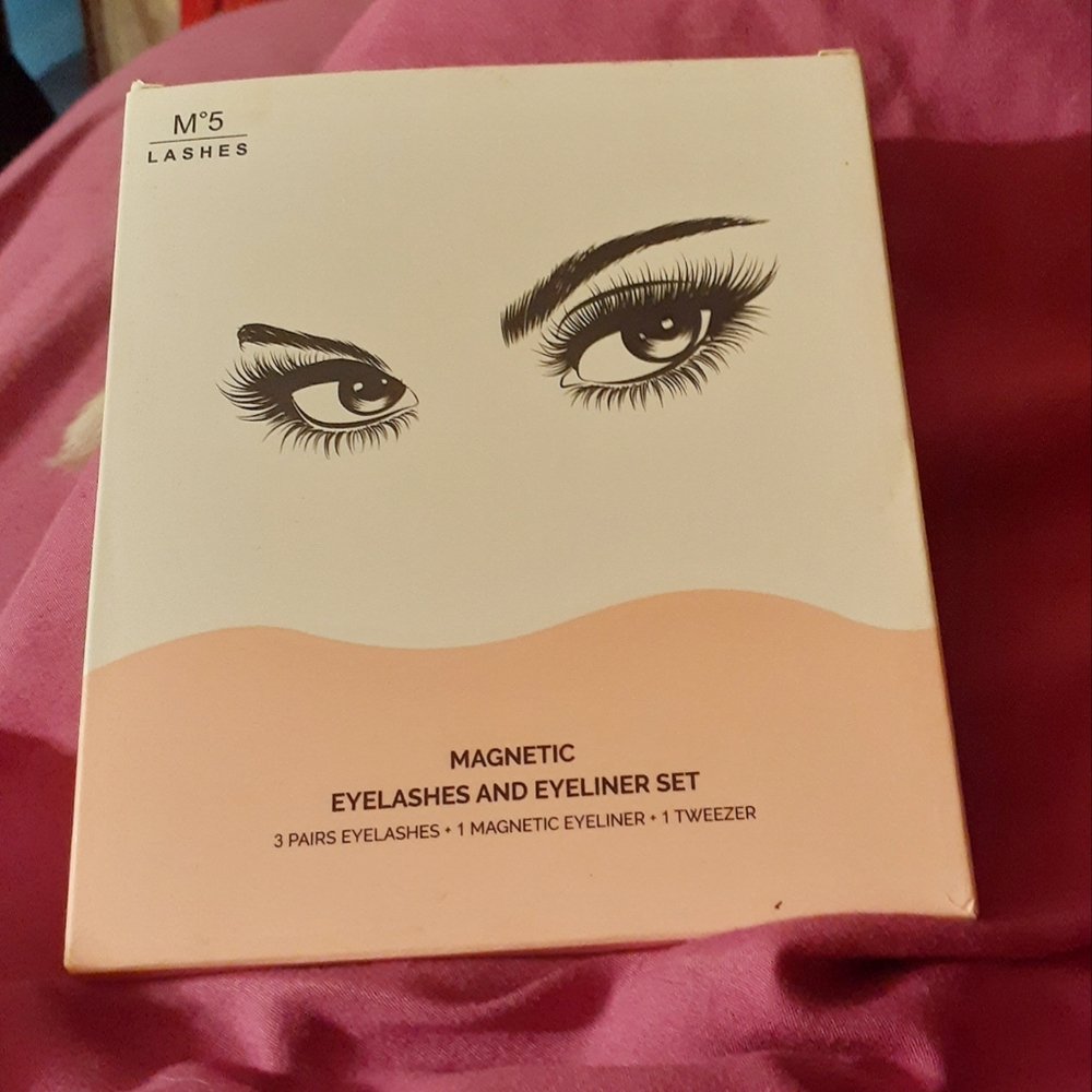 Magnetic Eyelashes and Eyeliner